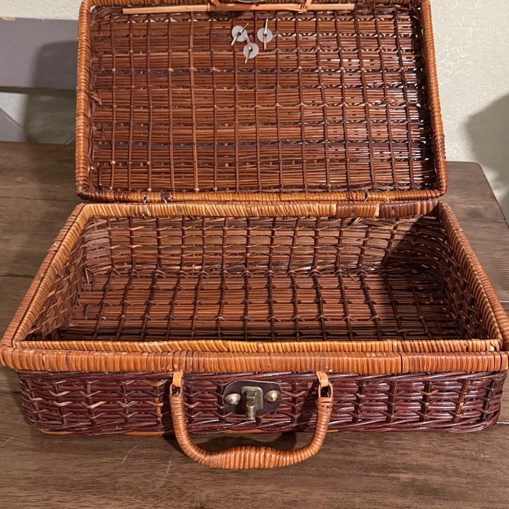 Picnic portable treasure display case storage brown medium